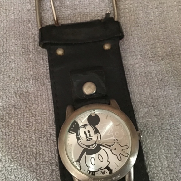DISNEY Parks MICKEY MOUSE 28 Limited Release Black Leather Band WRIST WATCH - Picture 8 of 8
